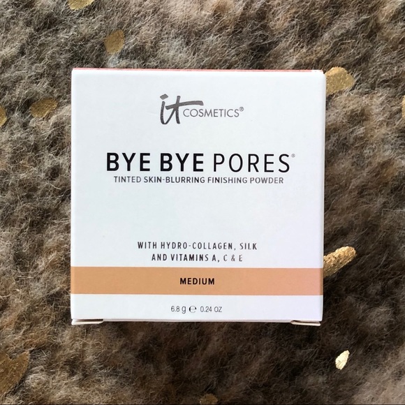 IT Cosmetics Bye Bye Pores Tinted Powder in Medium - Picture 3 of 8
